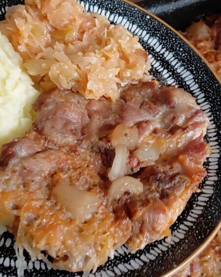 Káposzta ágyon sült tarja