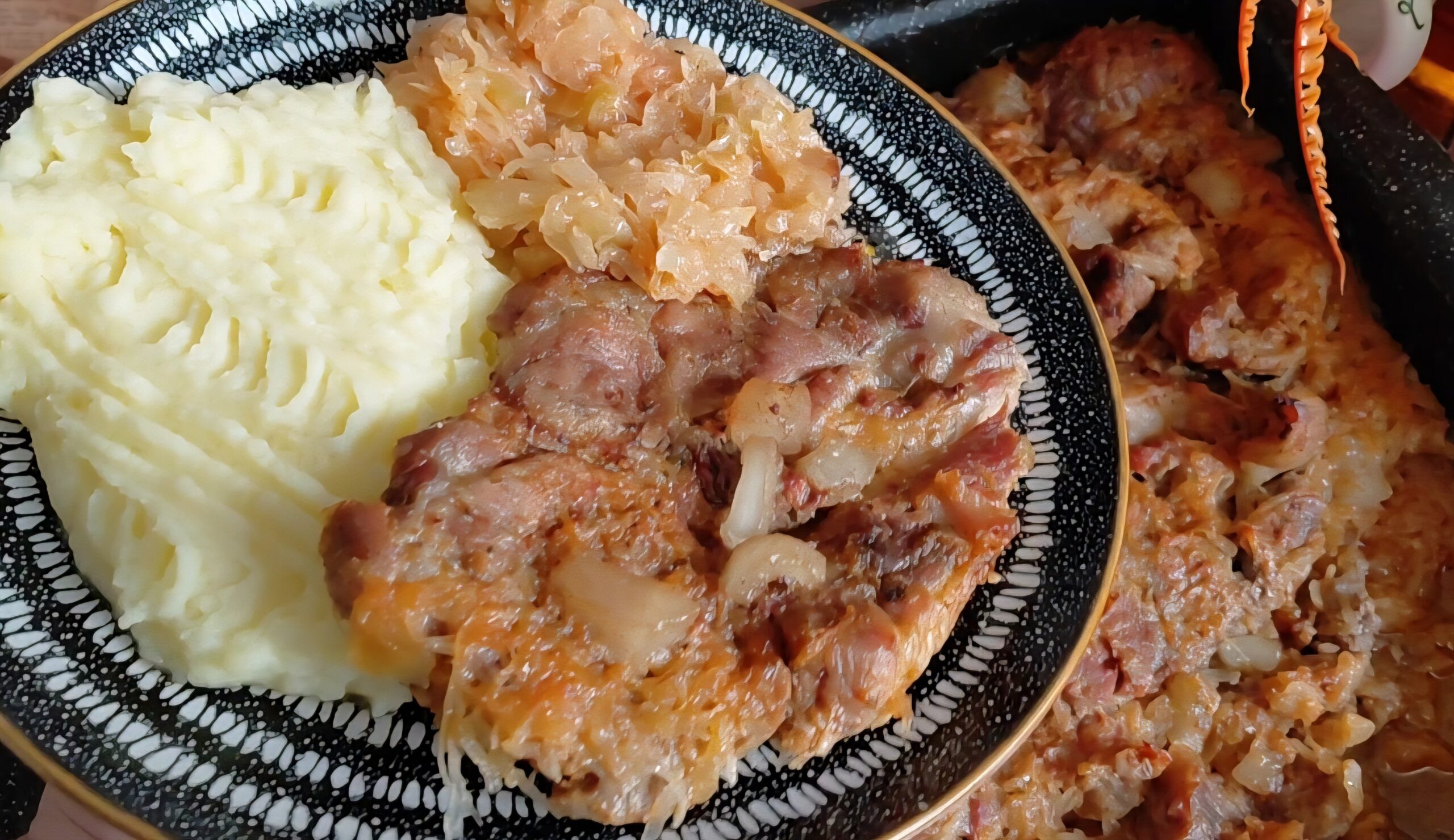 Káposzta ágyon sült tarja